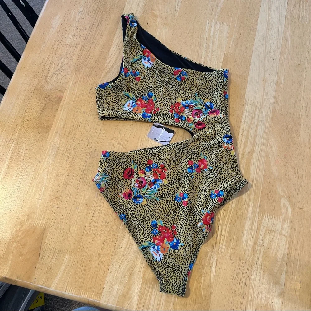 BEACH RIOT Women's One-Piece Swimsuit Size M In Assorted - Picture 6 of 7